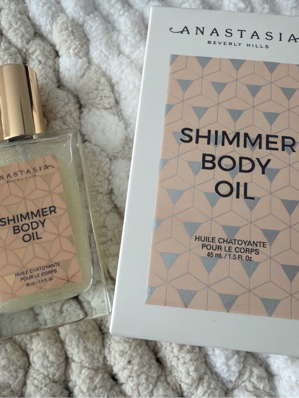 Anastasia Shimmer Body Oil — Shimmering white diamond.